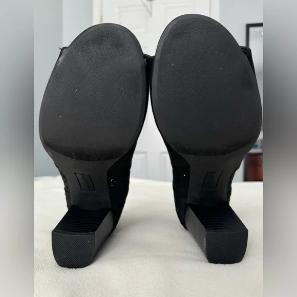 American Eagle Womenโs 3โ Black Bootie, Peep Toe sz 10 - Picture 5 of 9